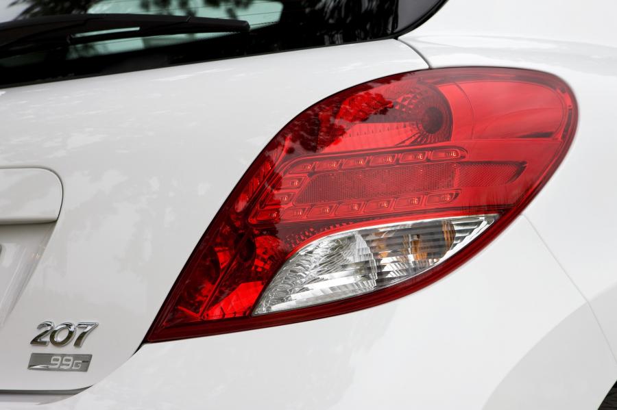  Peugeot 207 5-Door 2010 года  (фото 6 из 32)